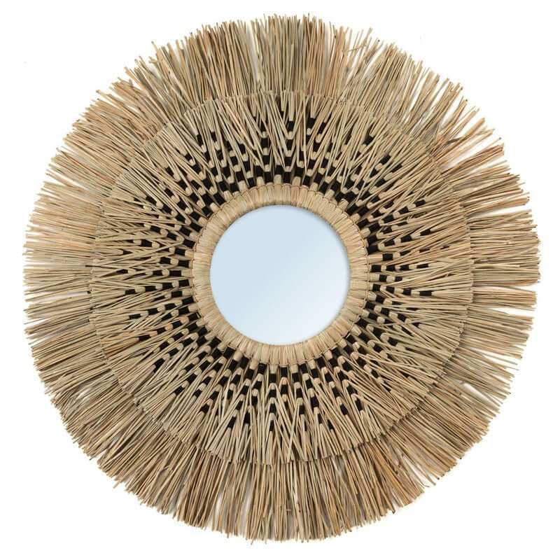 Ronde spiegel De Havana, versierd met cowrie schelpen en gras, in natuurlijke zwarte tinten, diameter 70 cm.