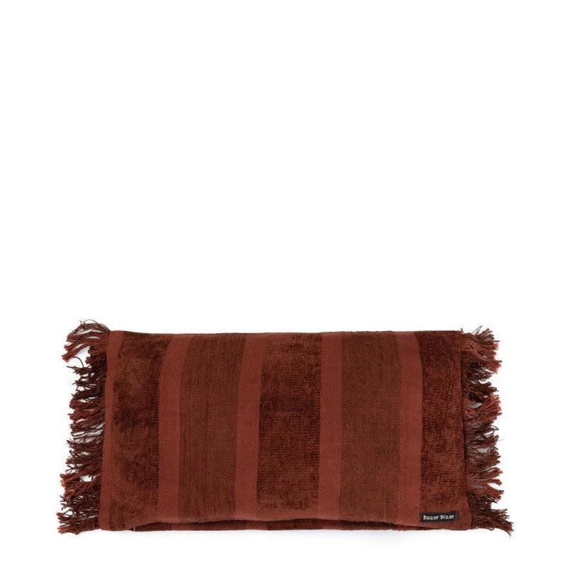 De Oh My Gee kussenhoes bordeaux fluweel 30x50, boho stijl voor woonkamer of terras.