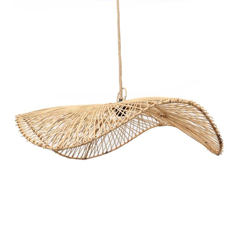 Rotan hanglamp Chapeau met bohemian design, handgevlochten uit duurzaam rotan voor een sfeervolle en elegante interieurstijl.