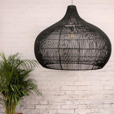 Rotan hanglamp Max in zwart, handgemaakt en bohemian stijl, inspiratie van Bali en Ibiza, warmte in elke kamer.