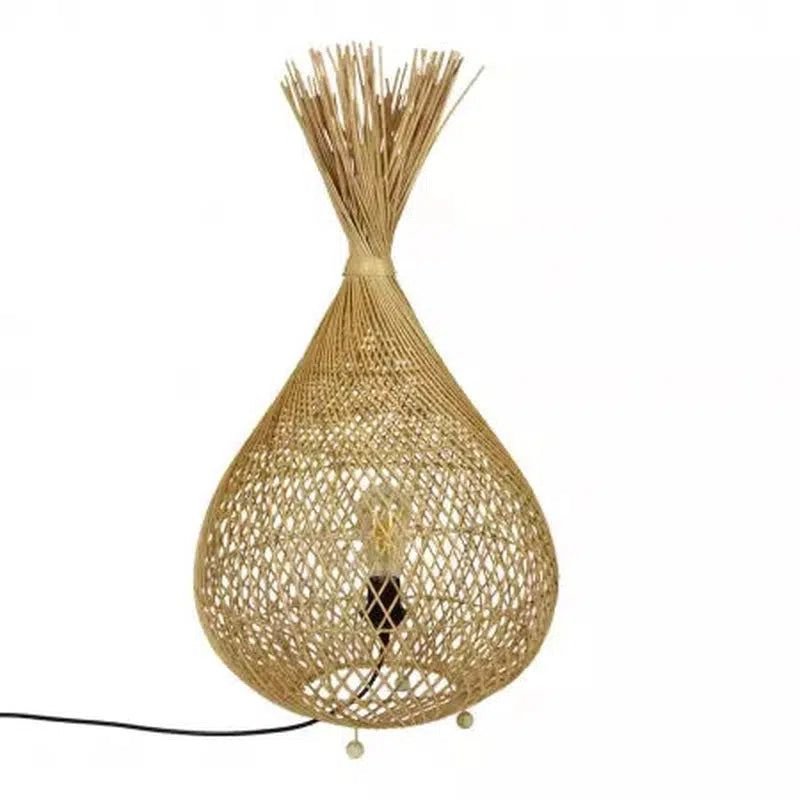 Vloerlamp rotan naturel Ruby met bohemian uitstraling, gemaakt van duurzaam rotan. Creëert sfeervolle avonden in je interieur.