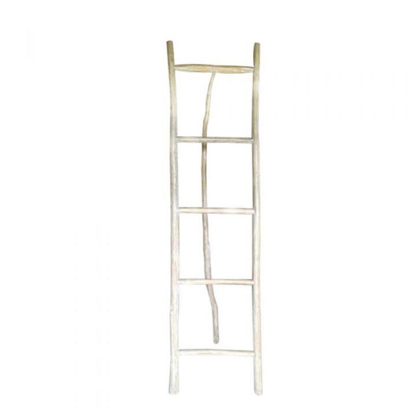 Decoratie ladder hout wit Kayo XL Earthware Productinformatie Decoratie ladder Kayo XL is gemaakt van hout met een lichte white wash. Deze frisse look is ideaal voor in de badkamer met wat handdoeken er overheen. Een hamam look gegarandeerd! Dit is een na